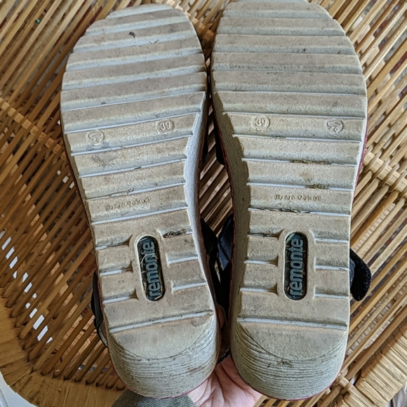 EUC Remonte by Rieker navy T-Strap perforated leather wedge sandals 39 / 8.5 - Picture 5 of 8